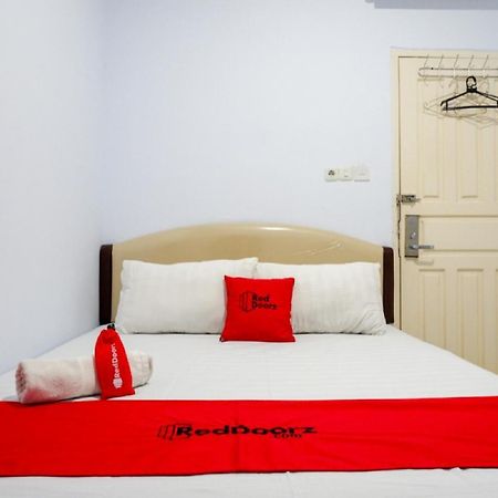Reddoorz @ Hotel Bravo Pantai Kamali Bau Bau Baubau Esterno foto