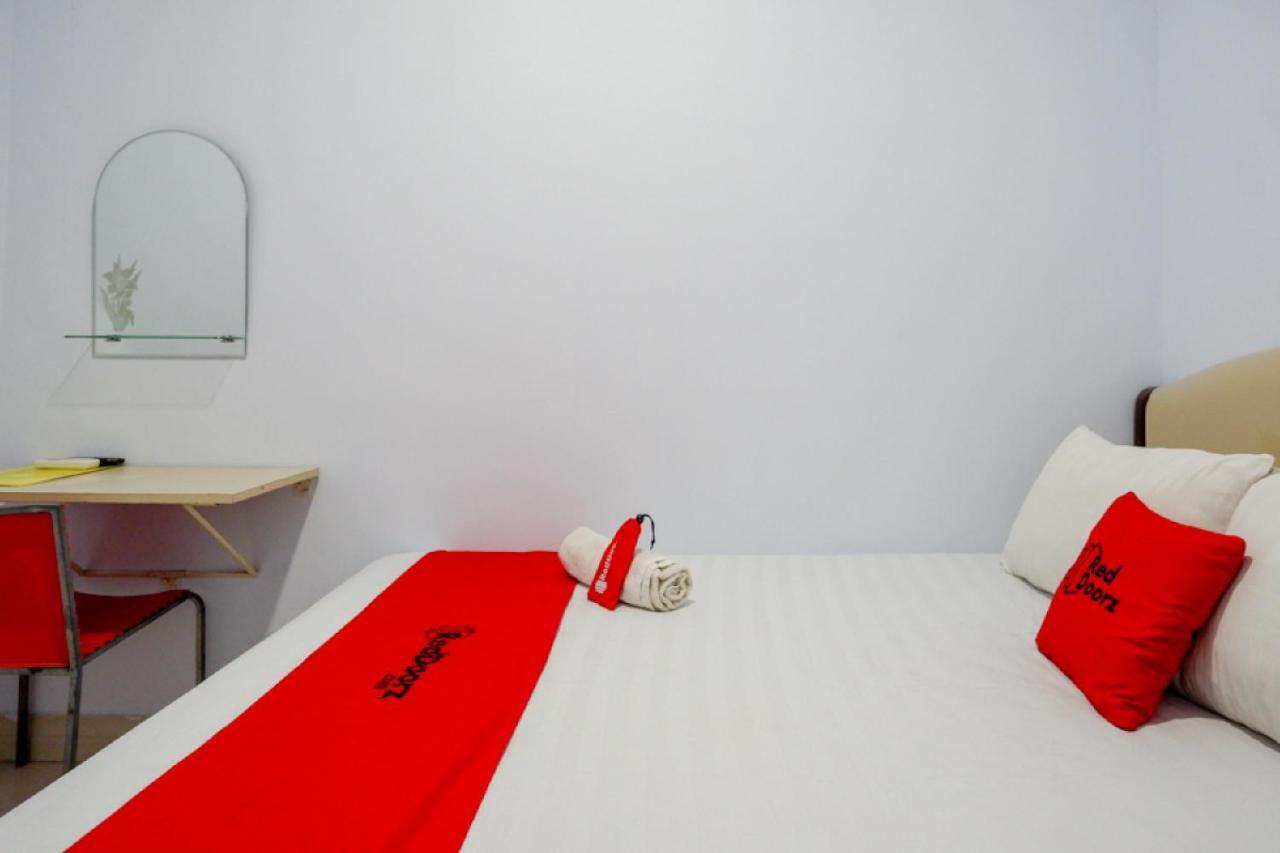 Reddoorz @ Hotel Bravo Pantai Kamali Bau Bau Baubau Esterno foto