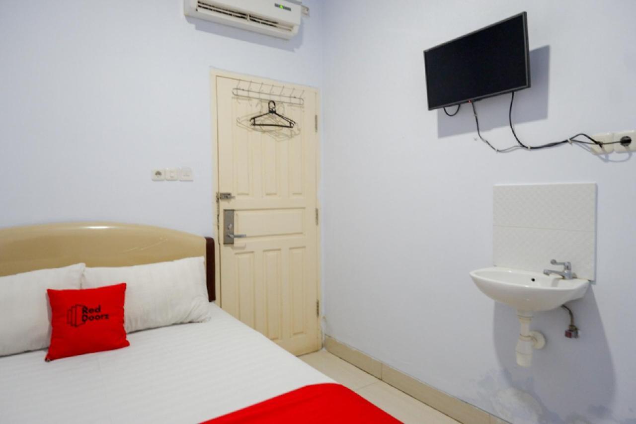 Reddoorz @ Hotel Bravo Pantai Kamali Bau Bau Baubau Esterno foto
