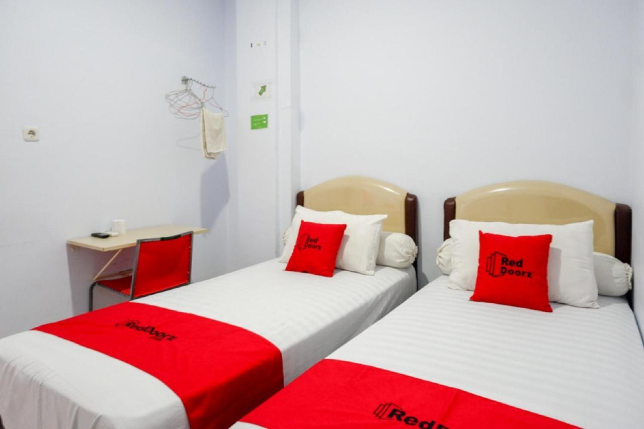 Reddoorz @ Hotel Bravo Pantai Kamali Bau Bau Baubau Esterno foto