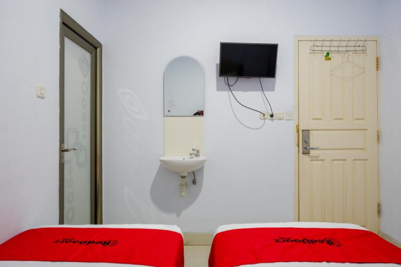 Reddoorz @ Hotel Bravo Pantai Kamali Bau Bau Baubau Esterno foto