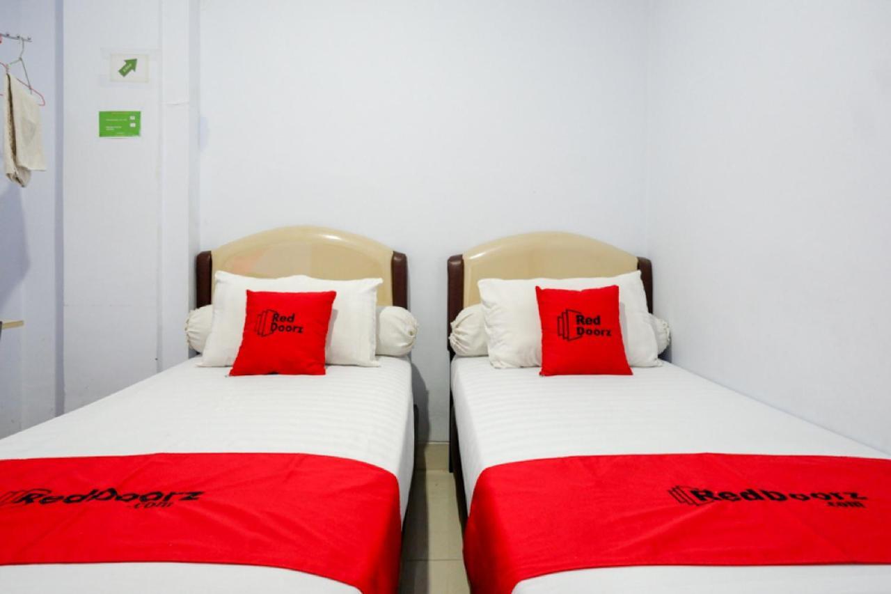 Reddoorz @ Hotel Bravo Pantai Kamali Bau Bau Baubau Esterno foto