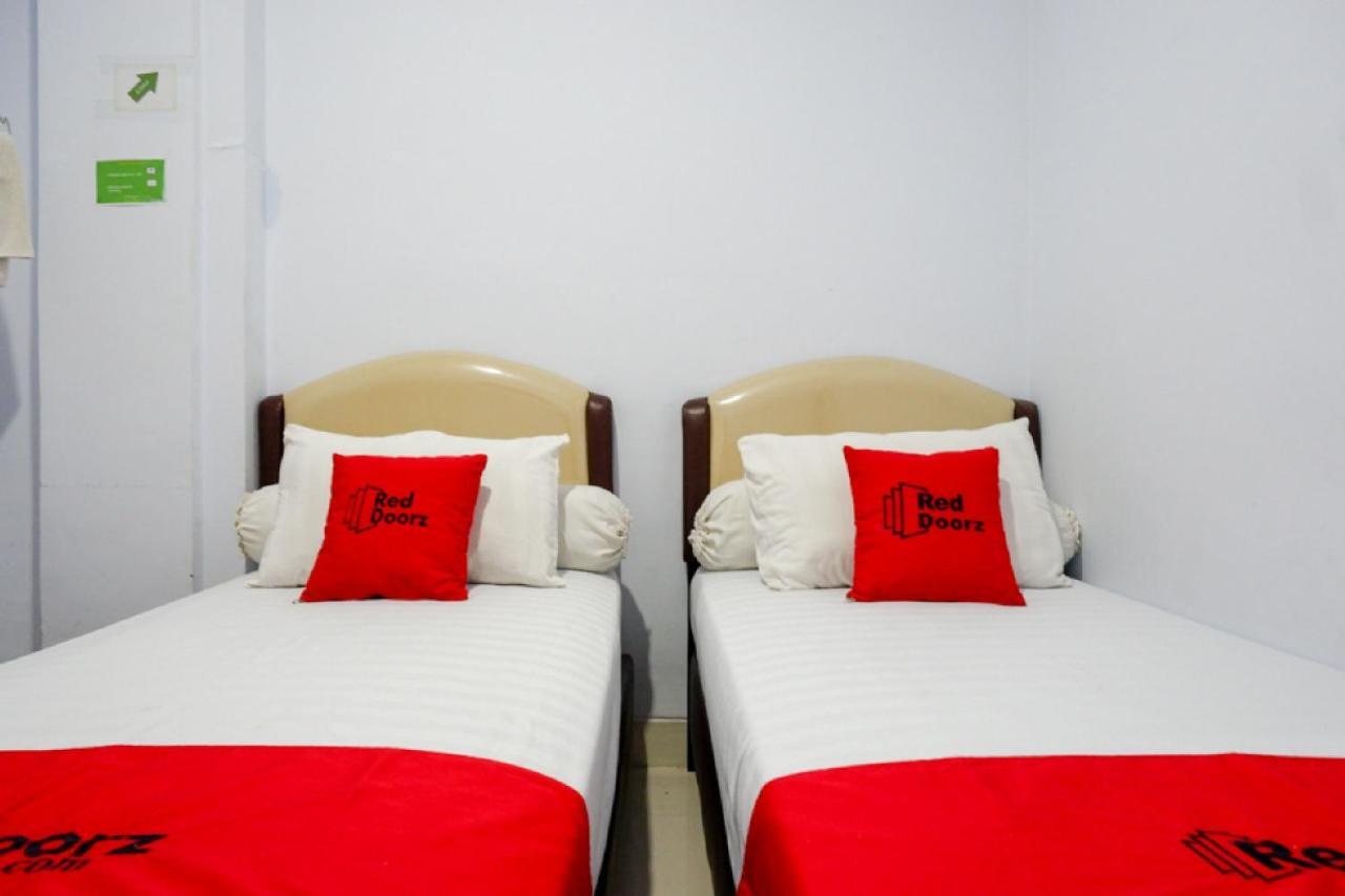 Reddoorz @ Hotel Bravo Pantai Kamali Bau Bau Baubau Esterno foto